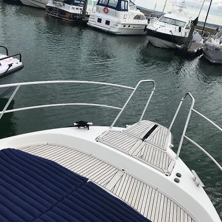Hôtel Adelphi B A Delightful 6 Berth Boat à Lymington Extérieur photo