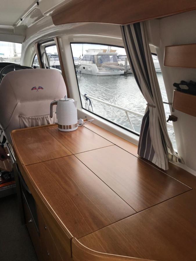 Hôtel Adelphi B A Delightful 6 Berth Boat à Lymington Extérieur photo
